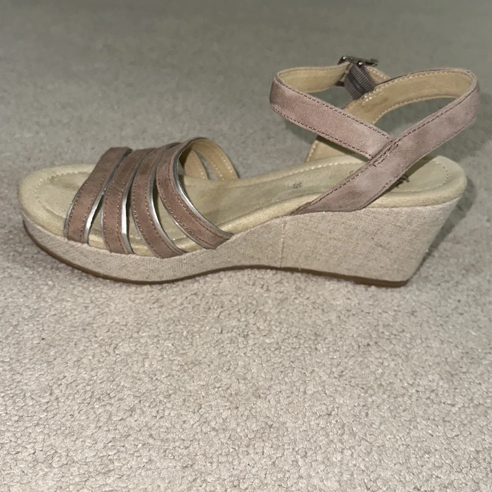 ARA WEDGE HEELS - TAUPE SIZE 8.5-9 (EU39)